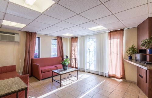 Eau Claire Hotel | Motel 6 Eau Claire, WI