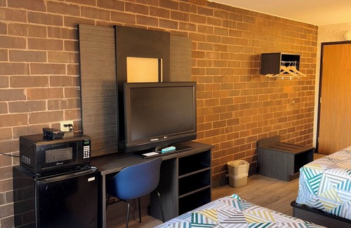 Eau Claire Hotel | Motel 6 Eau Claire, WI