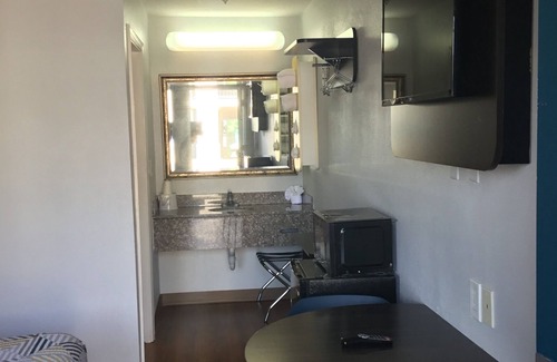 El Paso Hotel | Motel 6 El Paso, TX - West
