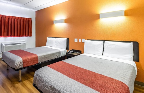 Elizabeth Hotel | Motel 6 Elizabeth, NJ - Newark Liberty Intl Airport