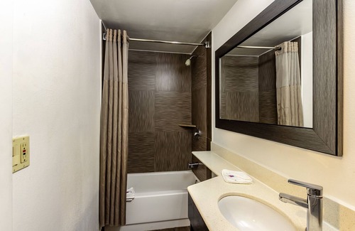 Elizabeth Hotel | Motel 6 Elizabeth, NJ - Newark Liberty Intl Airport