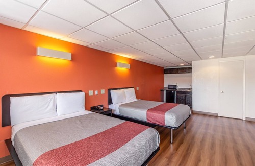 Elizabeth Hotel | Motel 6 Elizabeth, NJ - Newark Liberty Intl Airport