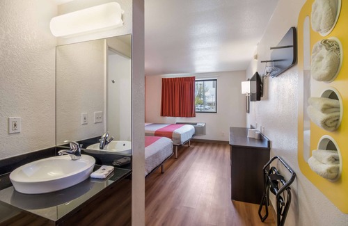 Fargo Hotel | Motel 6 Fargo, ND - West Acres - North Fargo