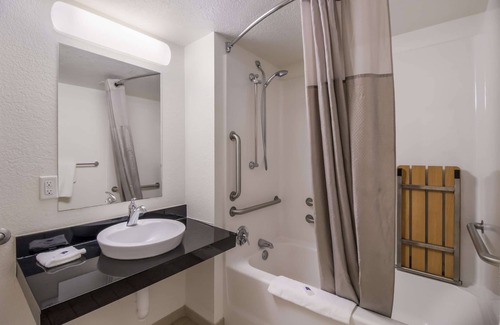 Fargo Hotel | Motel 6 Fargo, ND - West Acres - North Fargo