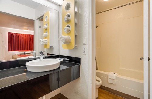 Fayetteville Hotel | Motel 6 Fayetteville, AR