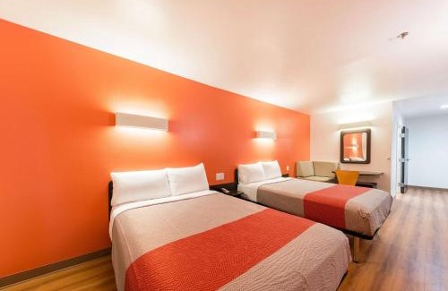 Fossil Creek Hotel | Motel 6 Fort Worth, TX - North - Saginaw