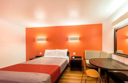 Fossil Creek Hotel | Motel 6 Fort Worth, TX - North - Saginaw