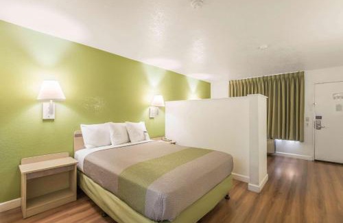 Hemet Hotel | Motel 6 Hemet