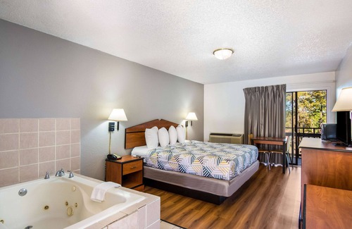 Lake Hamilton Hotel | Motel 6 Hot Springs, AR