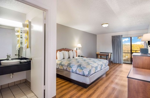 Lake Hamilton Hotel | Motel 6 Hot Springs, AR