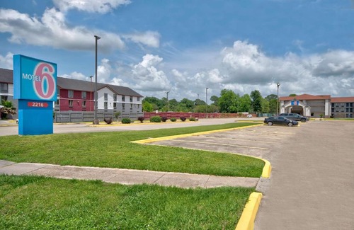 Lafayette Hotel | Motel 6-Lafayette, LA