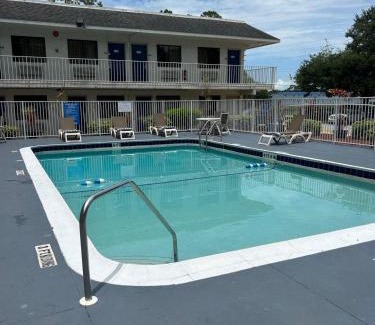 Lakeland Hotel | Motel 6-Lakeland, FL