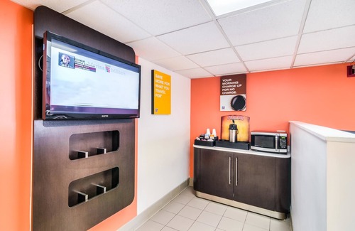 Lansing Hotel | Motel 6 Lansing, IL - Chicago South