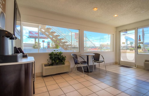 Sunrise Manor Hotel | Motel 6 Las Vegas, NV - Boulder Highway