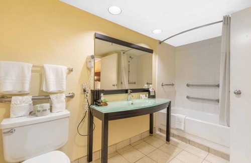 Downtown Little Rock Hotel | Motel 6 Little Rock, AR - Airport