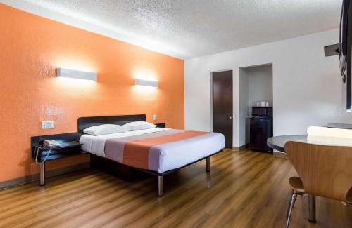 Harbor Hotel | Motel 6-Long Beach, CA - International City