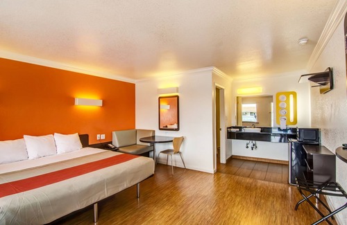 Manteca Hotel | Motel 6 Manteca, CA