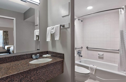 McDonough Hotel | Motel 6 McDonough, GA