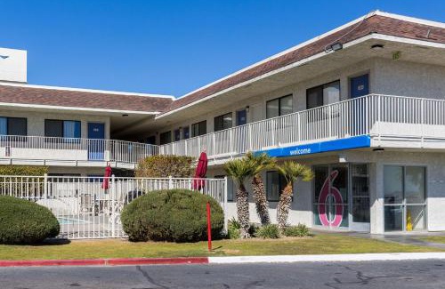 Mojave Hotel | Motel 6-Mojave, CA