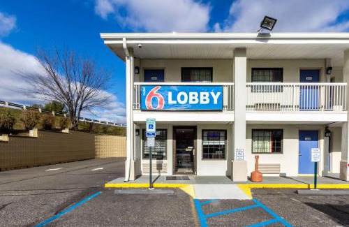 New Brunswick Hotel | Motel 6 New Brunswick