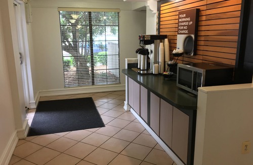 North Little Rock Hotel | Motel 6 North Little Rock, AR - McCain
