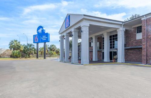 Ocala Hotel | Motel 6-Ocala, FL - Conference Center