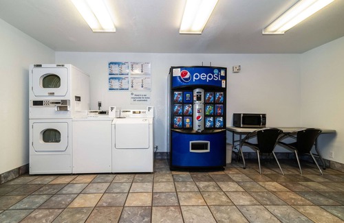 Palm Springs Hotel | Motel 6 Palm Springs, CA - East - Palm Canyon