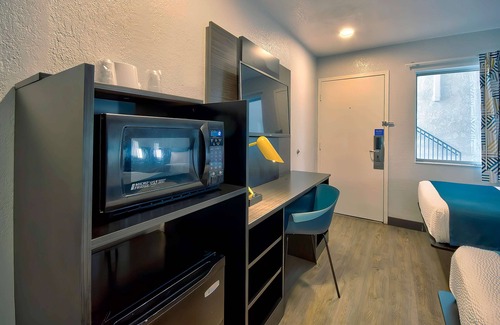 Palmdale Hotel | Motel 6 Palmdale, CA