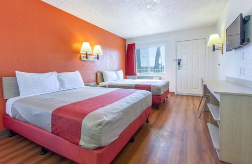 Downtown Phoenix Hotel | Motel 6 Phoenix, AZ - Airport - 24th Street