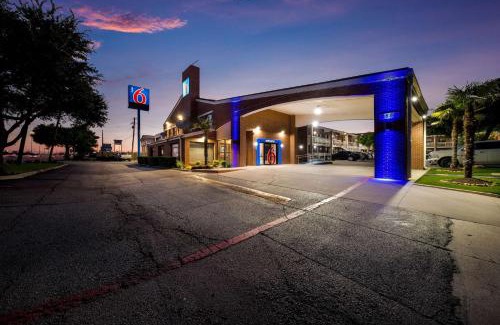 Plano Hotel | Motel 6-Plano, TX - Plano Northeast
