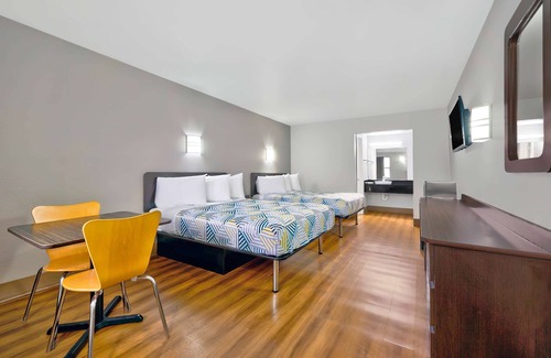 Plano Hotel | Motel 6 Plano, TX - Plano Northeast