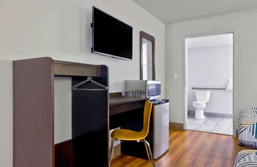 Plano Hotel | Motel 6 Plano, TX - Plano Northeast