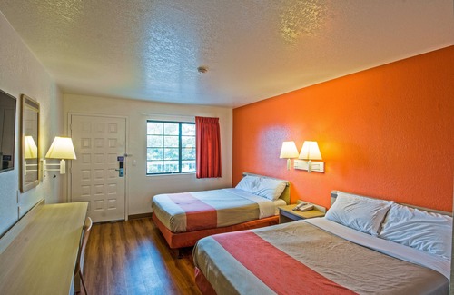 Redding Hotel | Motel 6 Redding, CA - South