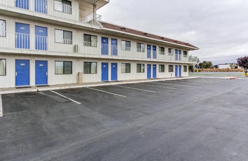 Salinas Hotel | Motel 6-Salinas, CA - South - Monterey Area