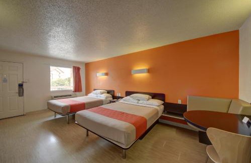 San Antonio Hotel | Motel 6-San Antonio, TX - Downtown - Market Square