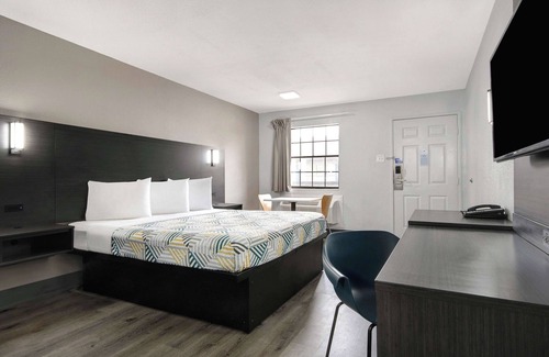 Medical Center District Hotel | Motel 6 San Antonio, TX - Northwest Medical Center