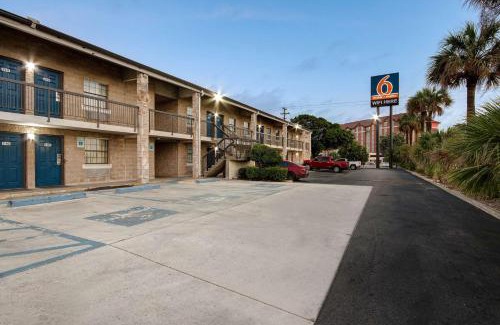 Medical Center District Hotel | Motel 6-San Antonio, TX - Northwest Medical Center