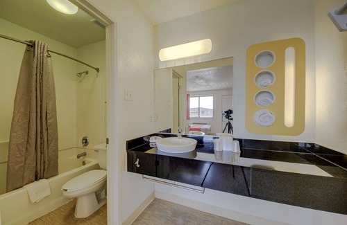North San Antonio - SAT Hotel | Motel 6 San Antonio, TX - Fort Sam Houston