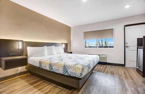 Harborview Hotel | Motel 6 San Diego Airport - Harbor