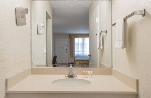 Nestor Hotel | Motel 6 San Diego, CA - Southbay