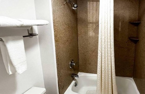 Marina District Hotel | Motel 6 San Francisco, CA - Lombard Street