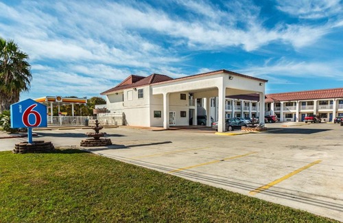 San Marcos Hotel | Motel 6-San Marcos, TX - North