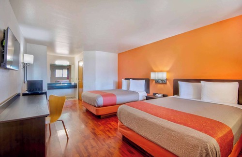 Santa Nella Hotel | Motel 6 Santa Nella, CA - Los Banos