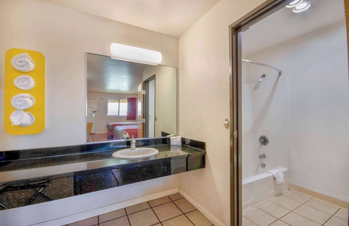 Santa Nella Hotel | Motel 6 Santa Nella, CA - Los Banos