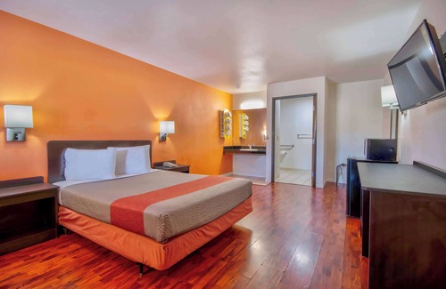 Santa Nella Hotel | Motel 6 Santa Nella, CA - Los Banos