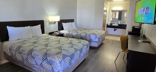 Santa Nella Hotel | Motel 6-Santa Nella, CA - Los Banos