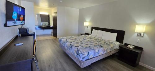 Santa Nella Hotel | Motel 6-Santa Nella, CA - Los Banos