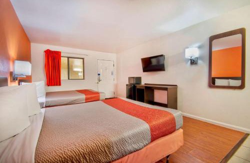 Santa Nella Hotel | Motel 6-Santa Nella, CA - Los Banos