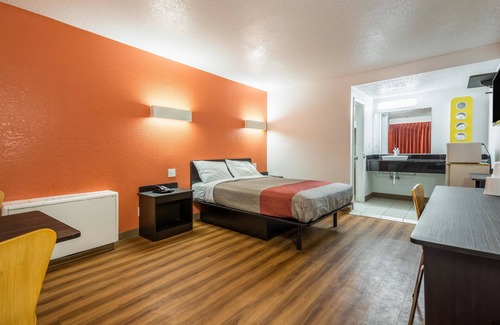Schenectady Hotel | Motel 6 Schenectady, NY