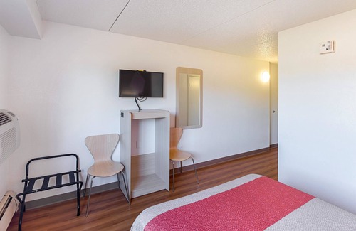 Spokane Valley Hotel | Motel 6 Spokane, WA - East